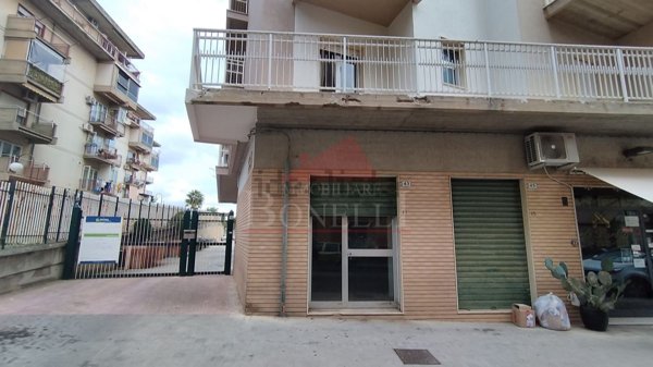 locale commerciale in vendita a Caltagirone