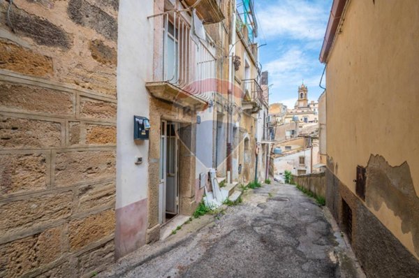 casa indipendente in vendita a Caltagirone
