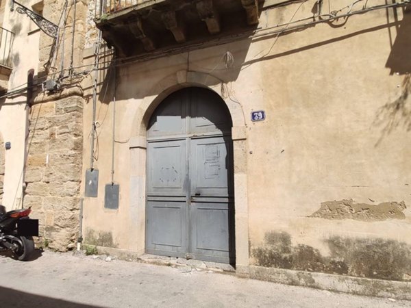 negozio in vendita a Caltagirone