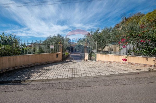 casa indipendente in vendita a Caltagirone