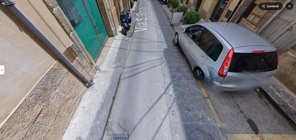 locale commerciale in vendita a Caltagirone