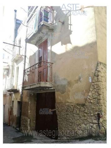 pentavano in vendita a Caltagirone