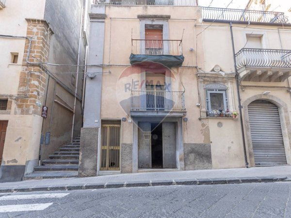 casa indipendente in vendita a Caltagirone