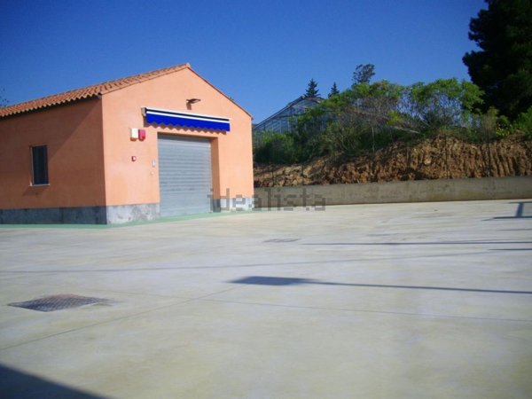 locale commerciale in vendita a Caltagirone