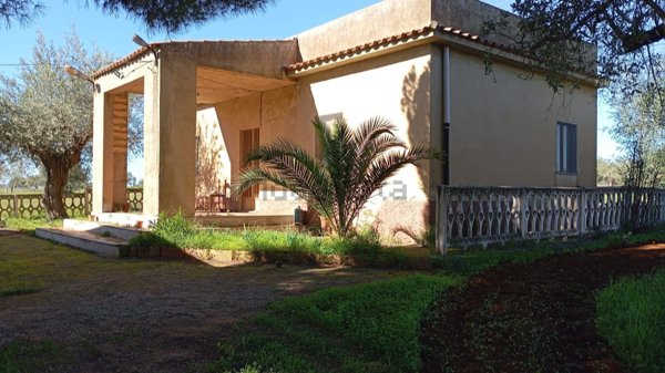casa indipendente in vendita a Caltagirone in zona Santo Pietro