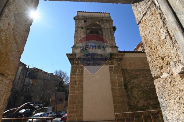 locale commerciale in vendita a Caltagirone