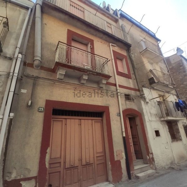 appartamento in vendita a Caltagirone in zona Santo Pietro