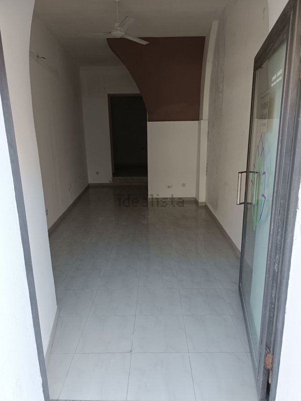 locale commerciale in vendita a Caltagirone