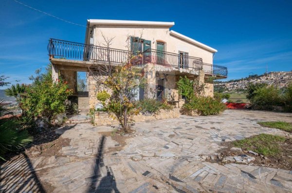 casa indipendente in vendita a Caltagirone