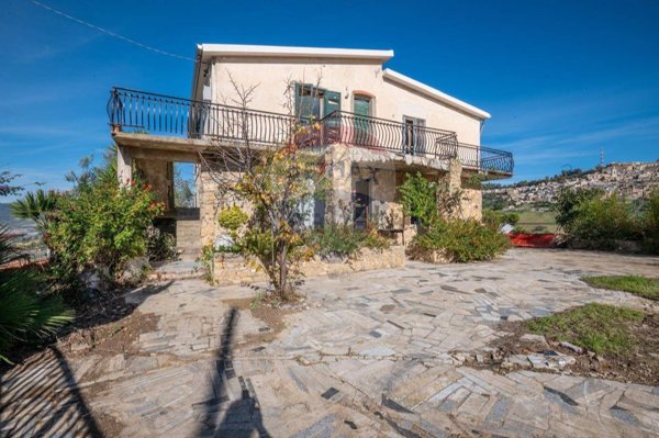 casa indipendente in vendita a Caltagirone