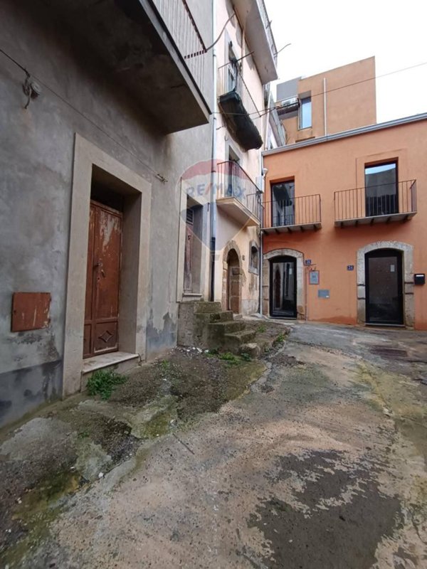casa indipendente in vendita a Caltagirone