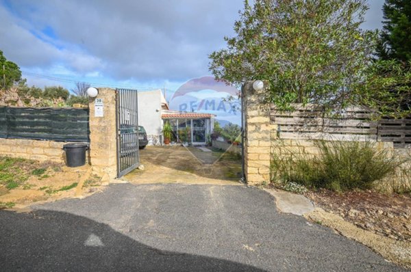 casa indipendente in vendita a Caltagirone