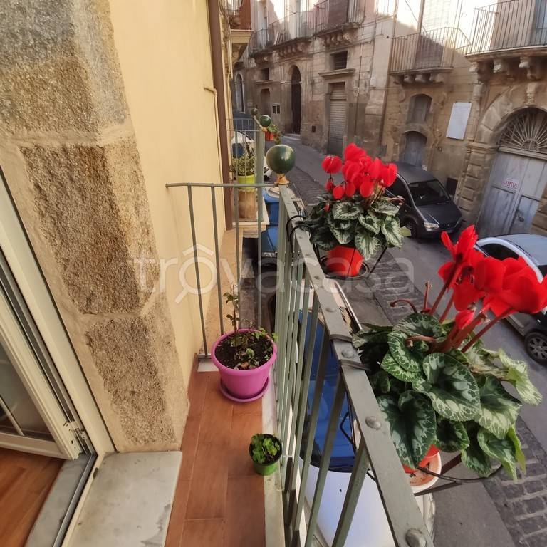casa indipendente in vendita a Caltagirone