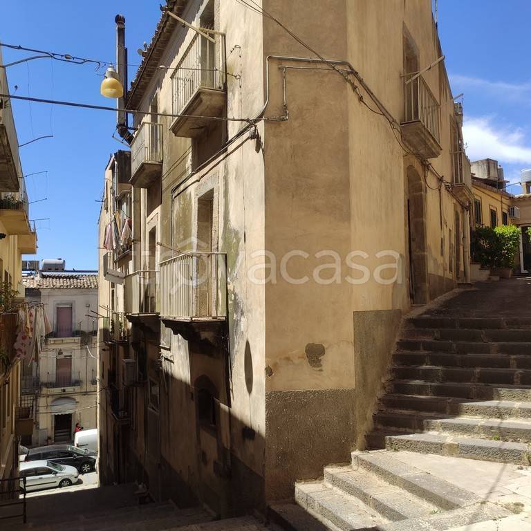 casa indipendente in vendita a Caltagirone