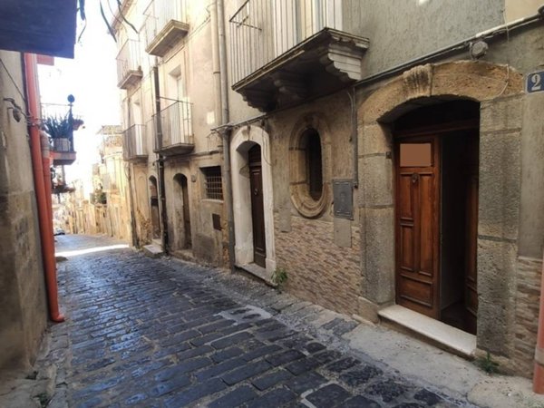appartamento in vendita a Caltagirone in zona Santo Pietro