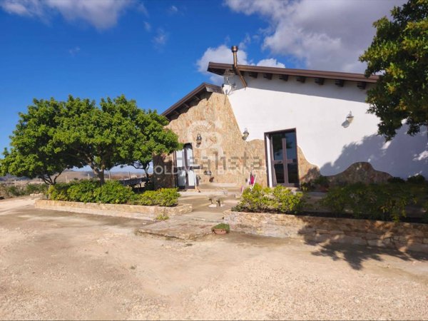 casa indipendente in vendita a Caltagirone