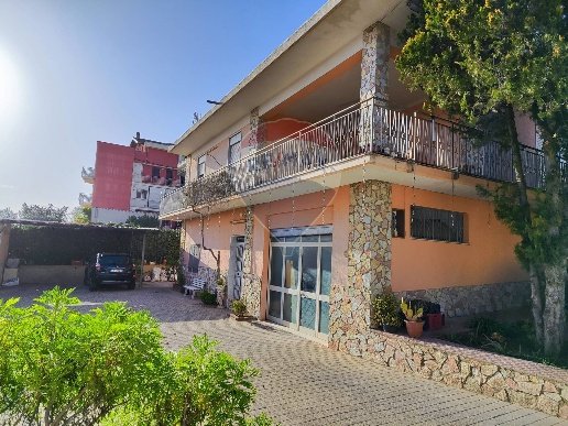 casa indipendente in vendita a Caltagirone