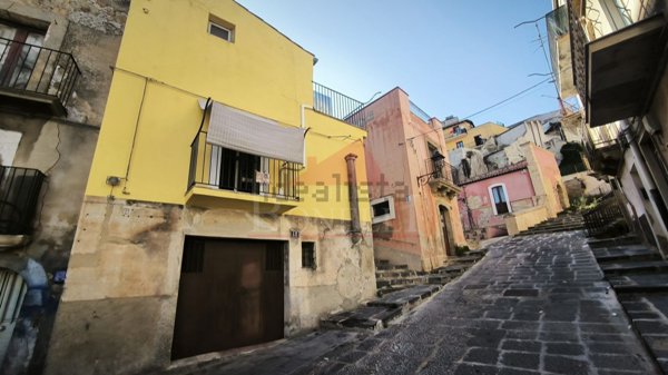 casa indipendente in vendita a Caltagirone