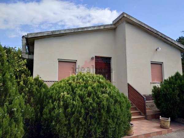 casa indipendente in vendita a Caltagirone