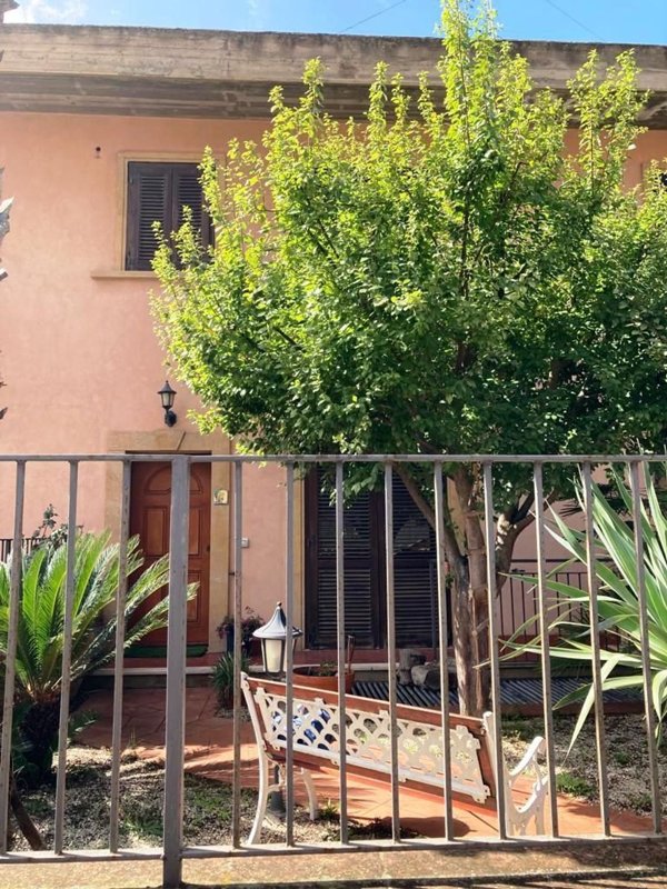 casa indipendente in vendita a Caltagirone