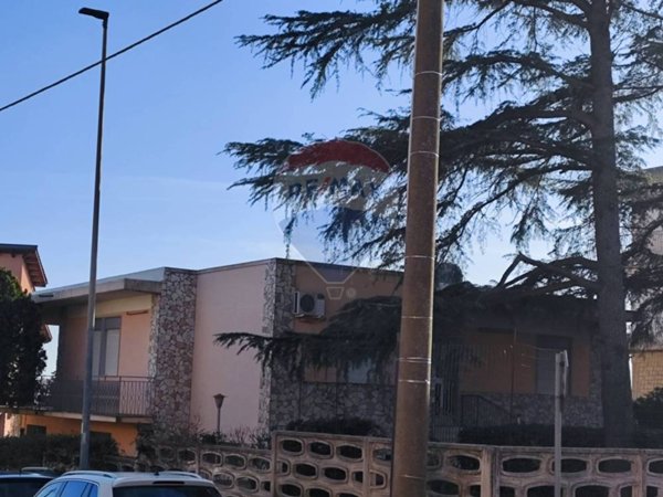 casa indipendente in vendita a Caltagirone