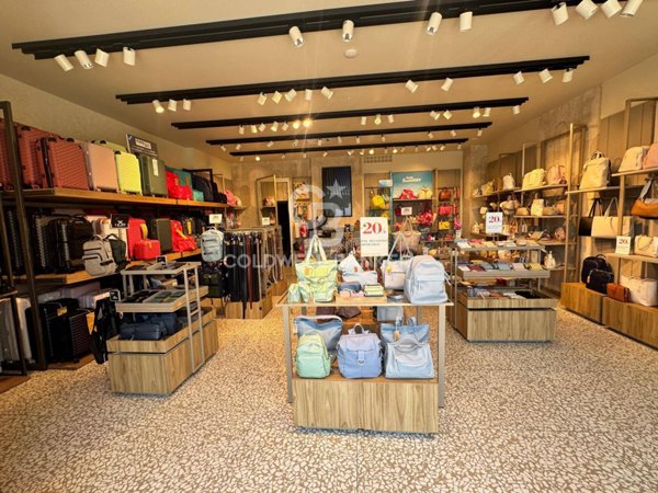 locale commerciale in vendita a Caltagirone