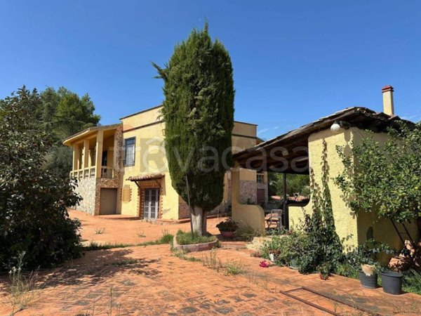 casa indipendente in vendita a Caltagirone