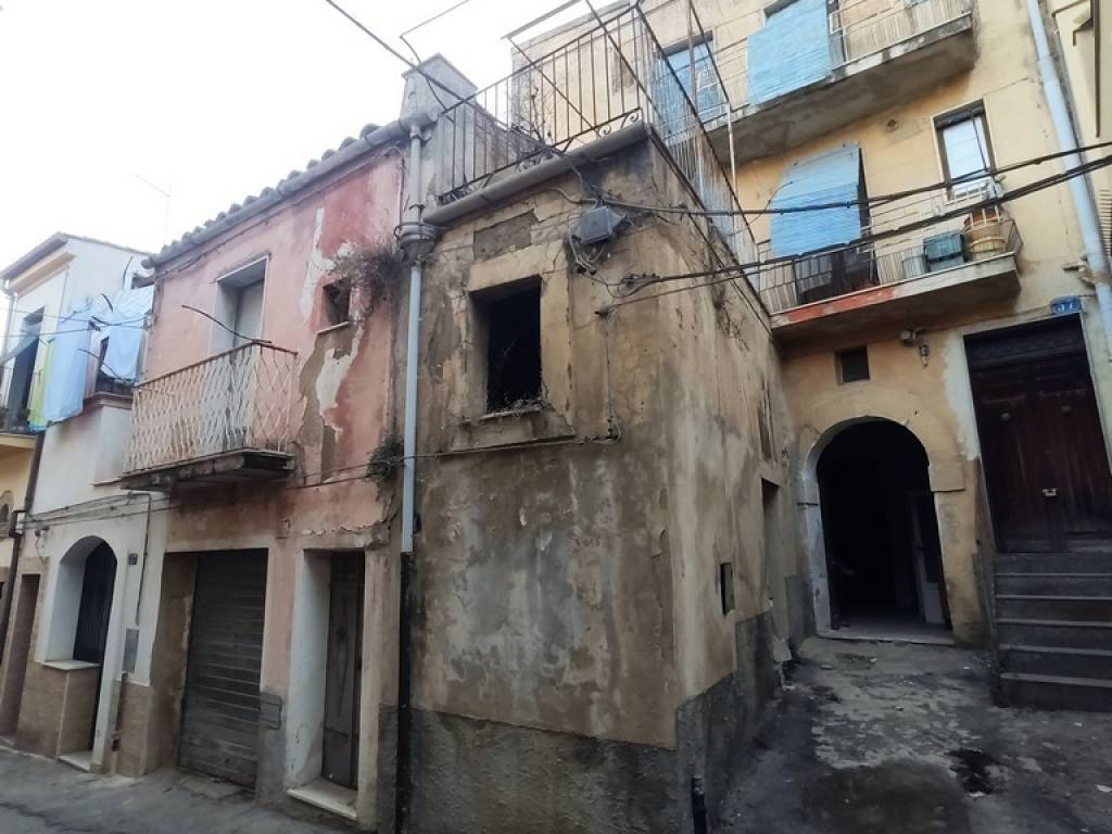casa indipendente in vendita a Caltagirone