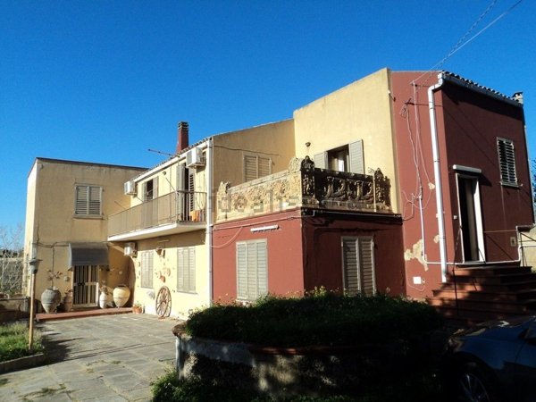 casa indipendente in vendita a Caltagirone