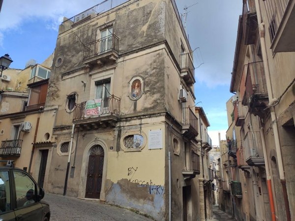 intera palazzina in vendita a Caltagirone
