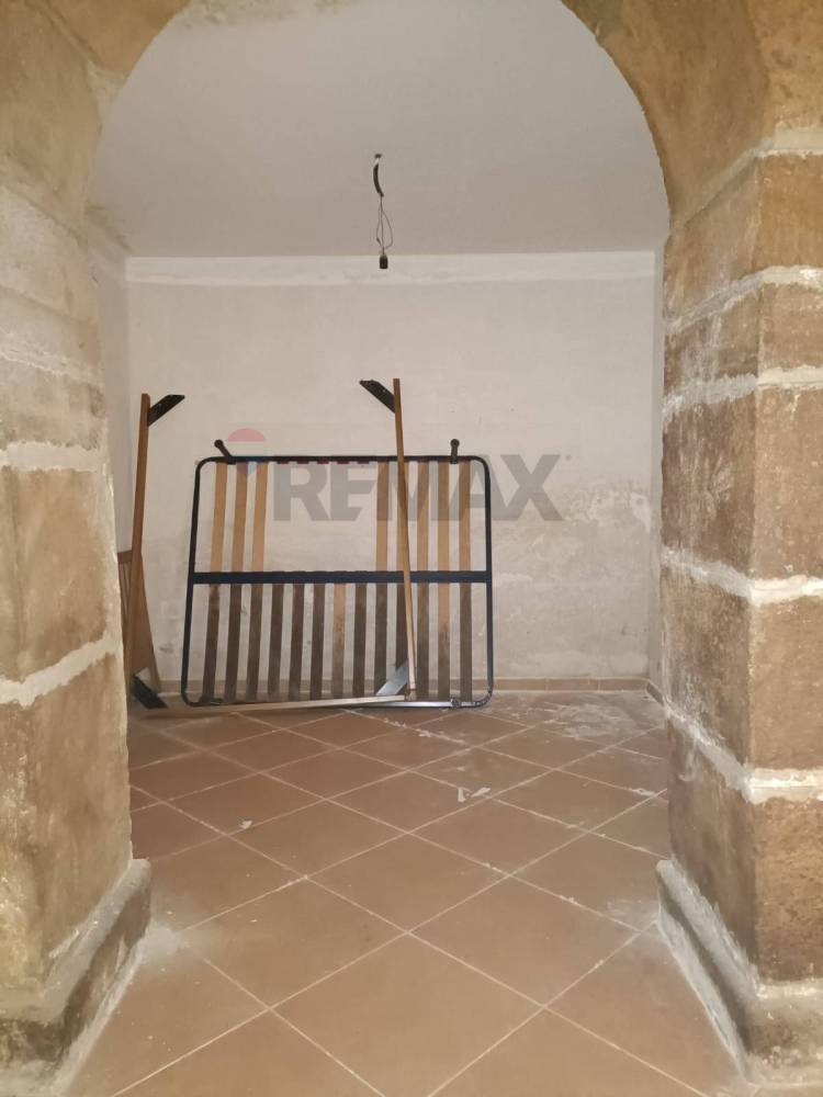 locale di sgombero in vendita a Caltagirone