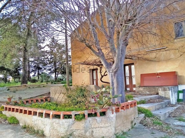 casa indipendente in vendita a Caltagirone
