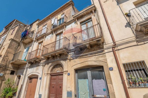 casa indipendente in vendita a Caltagirone