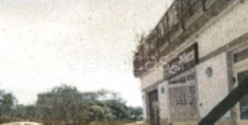 locale commerciale in vendita a Caltagirone