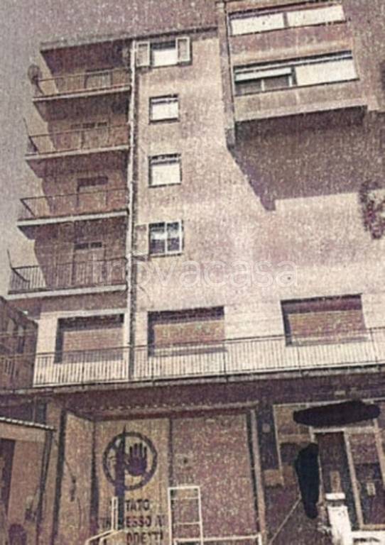 locale commerciale in vendita a Caltagirone