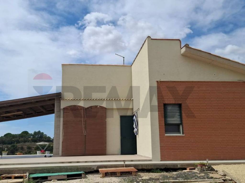 casa indipendente in vendita a Caltagirone