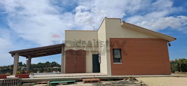 casa indipendente in vendita a Caltagirone