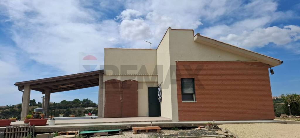 casa indipendente in vendita a Caltagirone