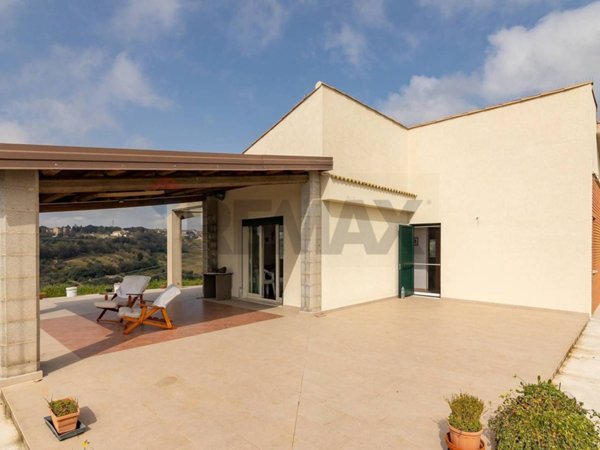 casa indipendente in vendita a Caltagirone