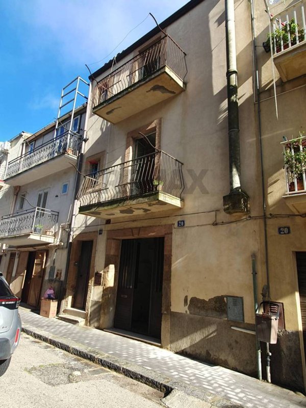 casa indipendente in vendita a Caltagirone