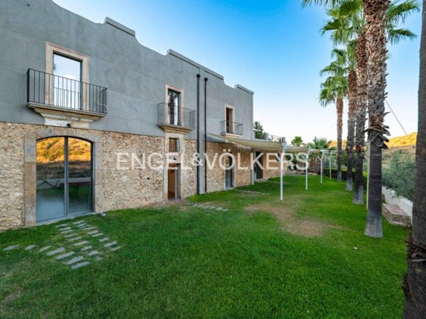 casa indipendente in vendita a Caltagirone