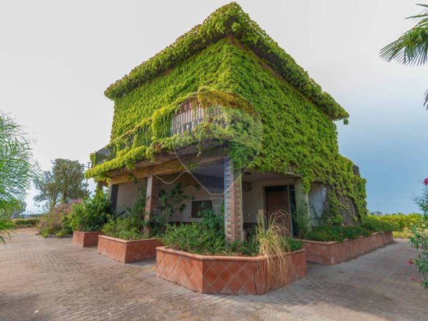 casa indipendente in vendita a Caltagirone in zona Santo Pietro