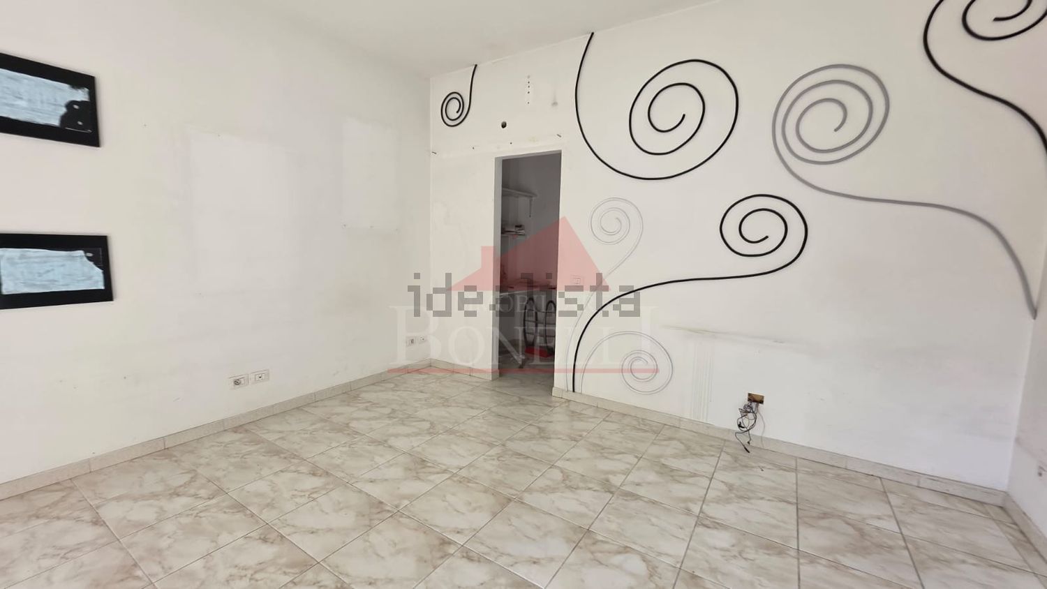 locale commerciale in vendita a Caltagirone