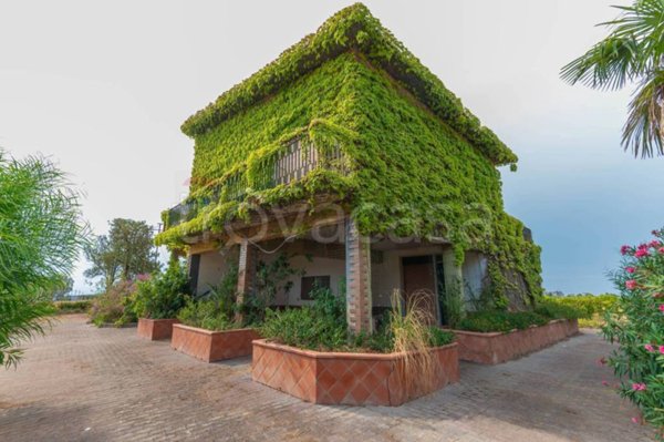 casa indipendente in vendita a Caltagirone in zona Santo Pietro