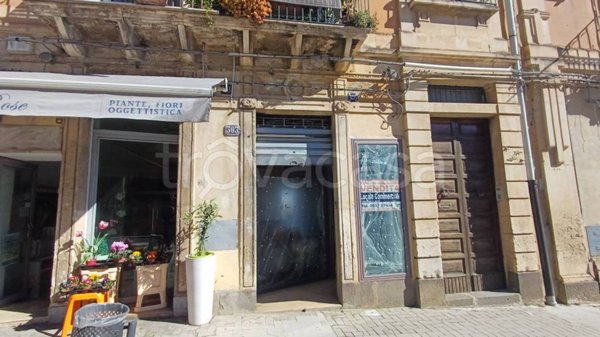 negozio in vendita a Caltagirone