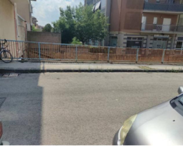 locale commerciale in vendita a Caltagirone