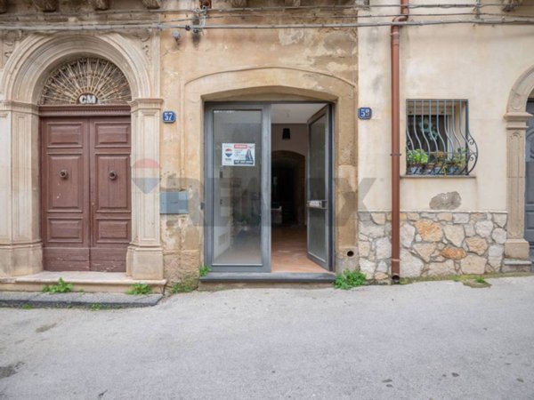 negozio in vendita a Caltagirone