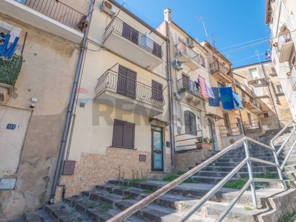 casa indipendente in vendita a Caltagirone