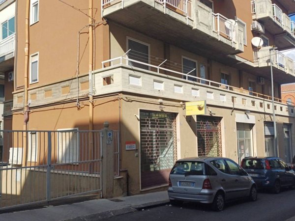 locale commerciale in vendita a Caltagirone
