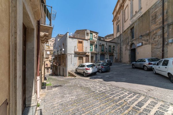 casa indipendente in vendita a Caltagirone